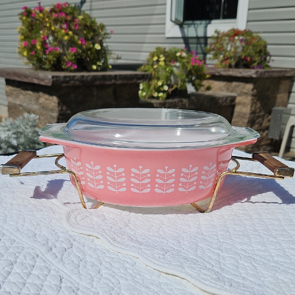 Vintage Pyrex Pink Stems Casserole Dish with Clear Lid!!!